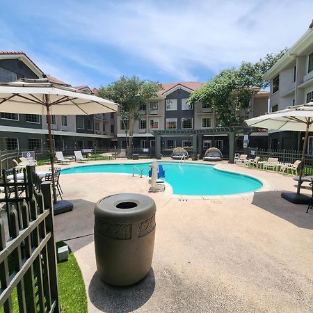 La Quinta By Wyndham Dallas - Addison Galleria Экстерьер фото