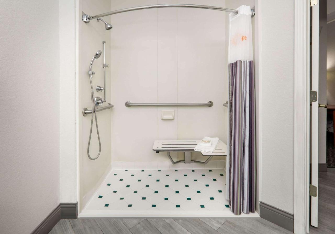 La Quinta By Wyndham Dallas - Addison Galleria Экстерьер фото