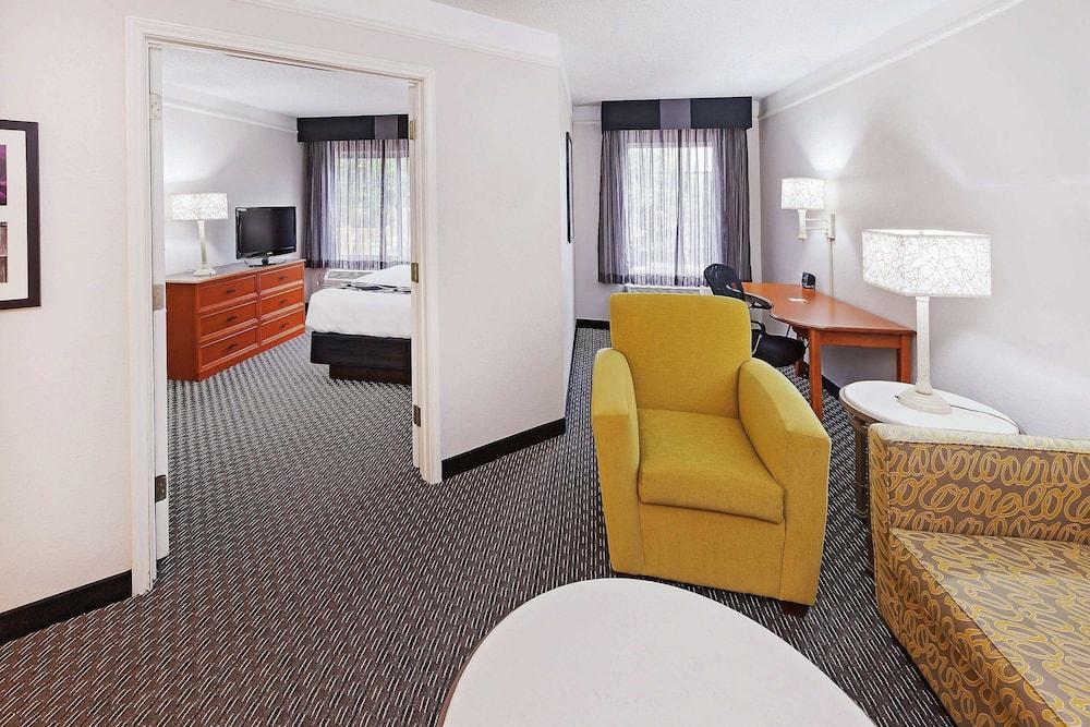 La Quinta By Wyndham Dallas - Addison Galleria Экстерьер фото