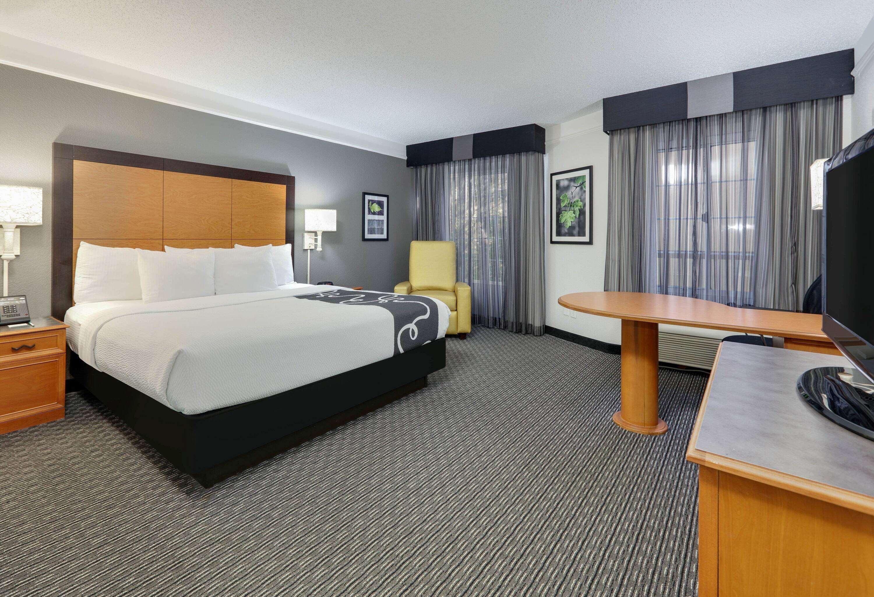 La Quinta By Wyndham Dallas - Addison Galleria Экстерьер фото