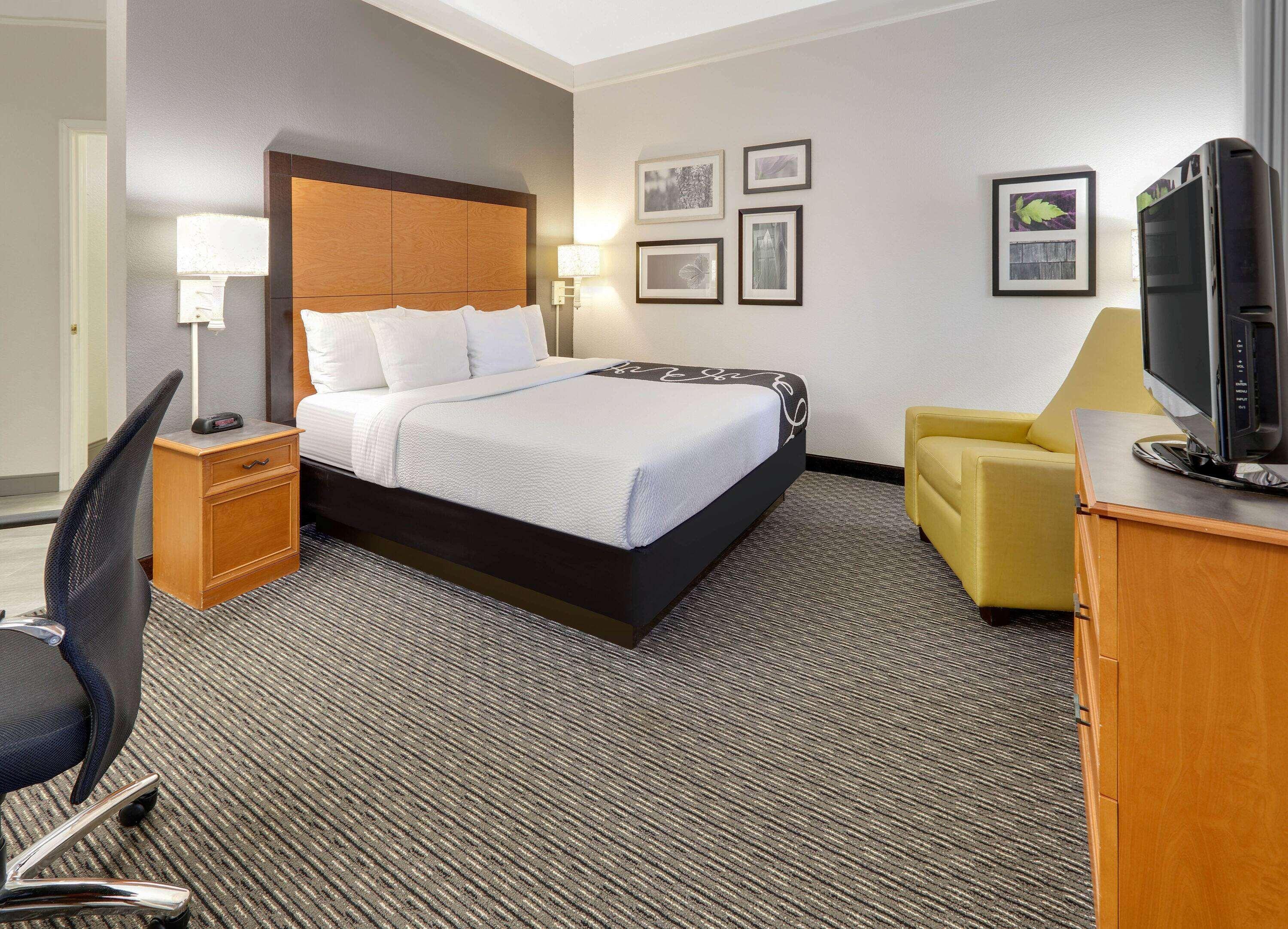La Quinta By Wyndham Dallas - Addison Galleria Экстерьер фото