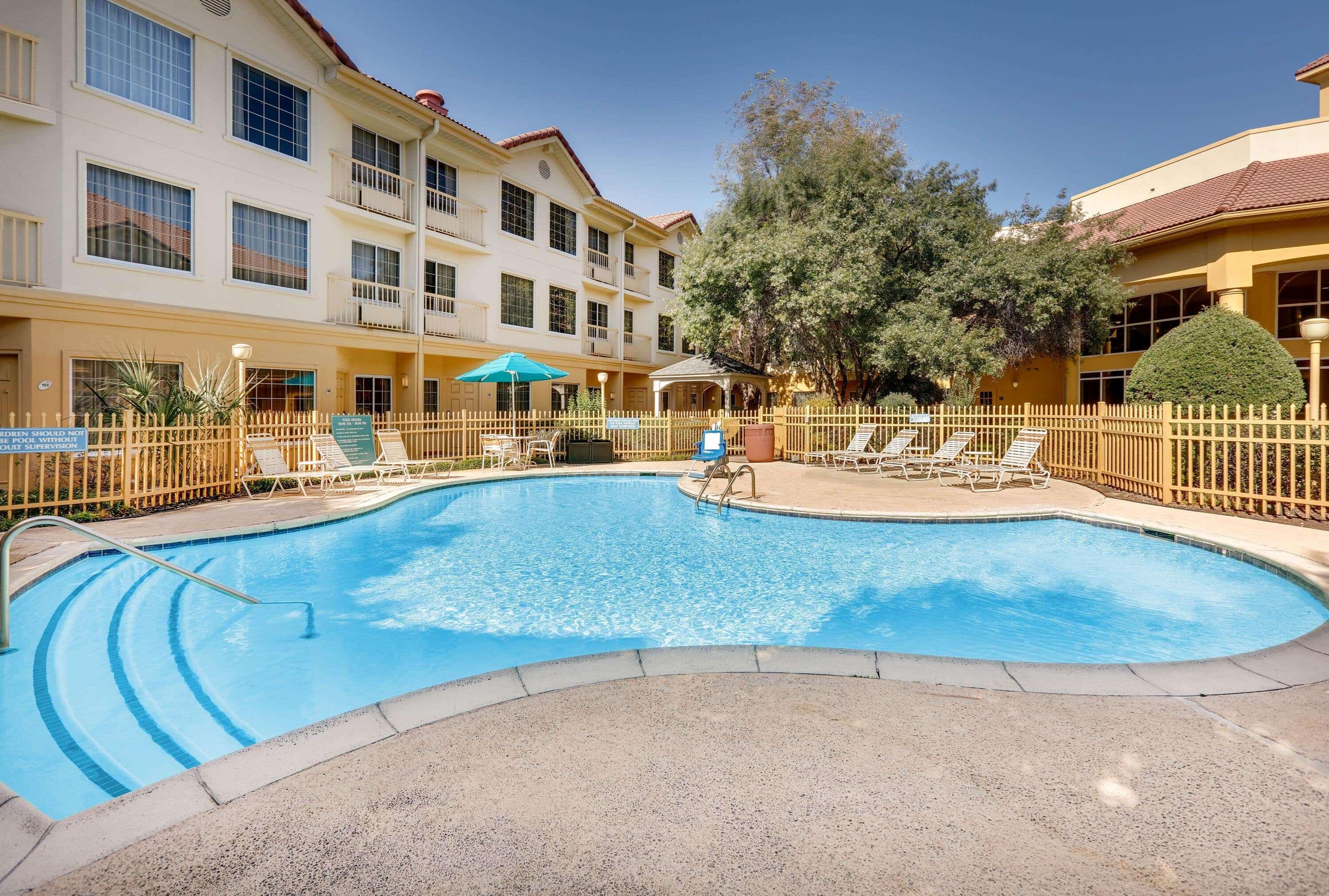 La Quinta By Wyndham Dallas - Addison Galleria Экстерьер фото