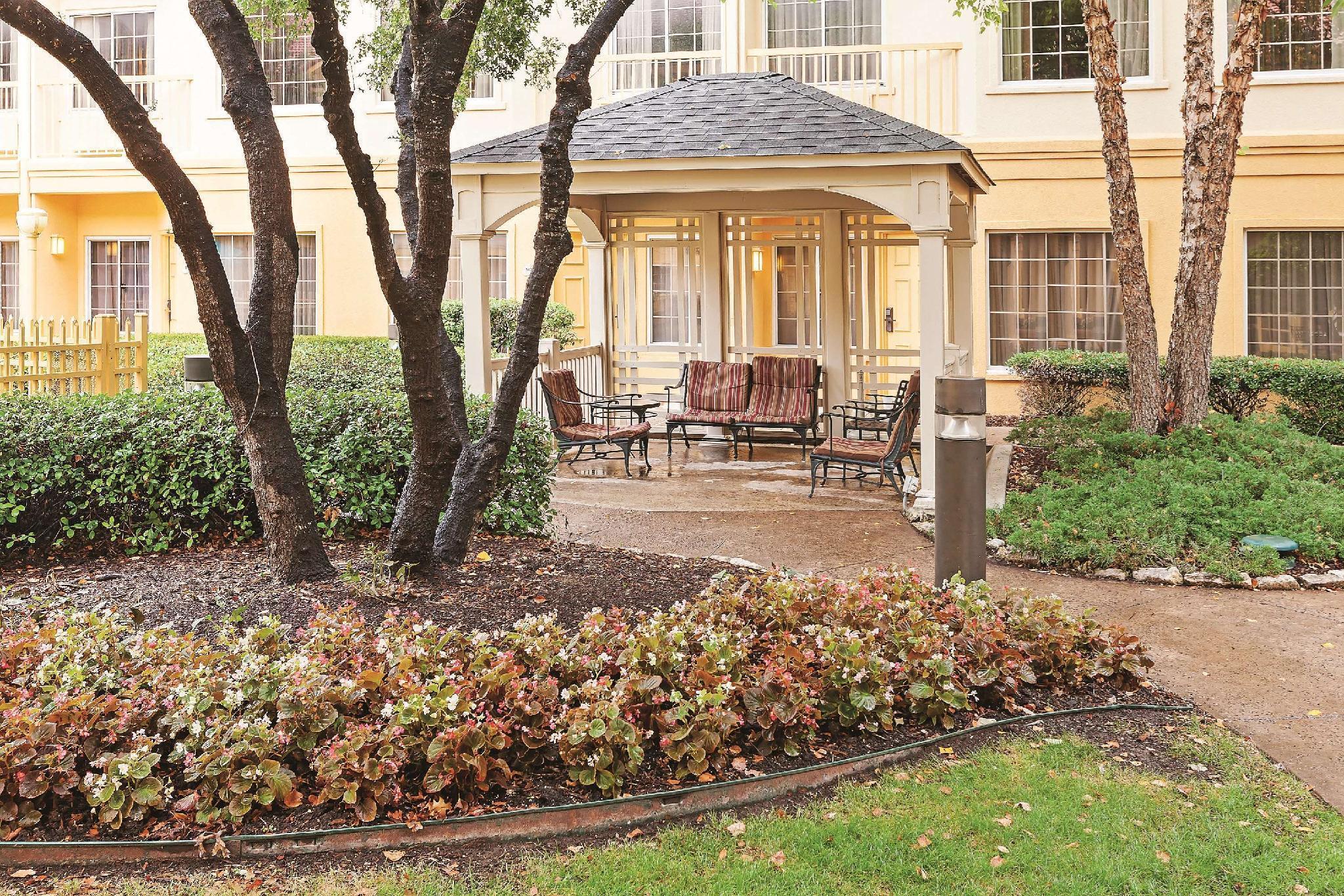 La Quinta By Wyndham Dallas - Addison Galleria Экстерьер фото