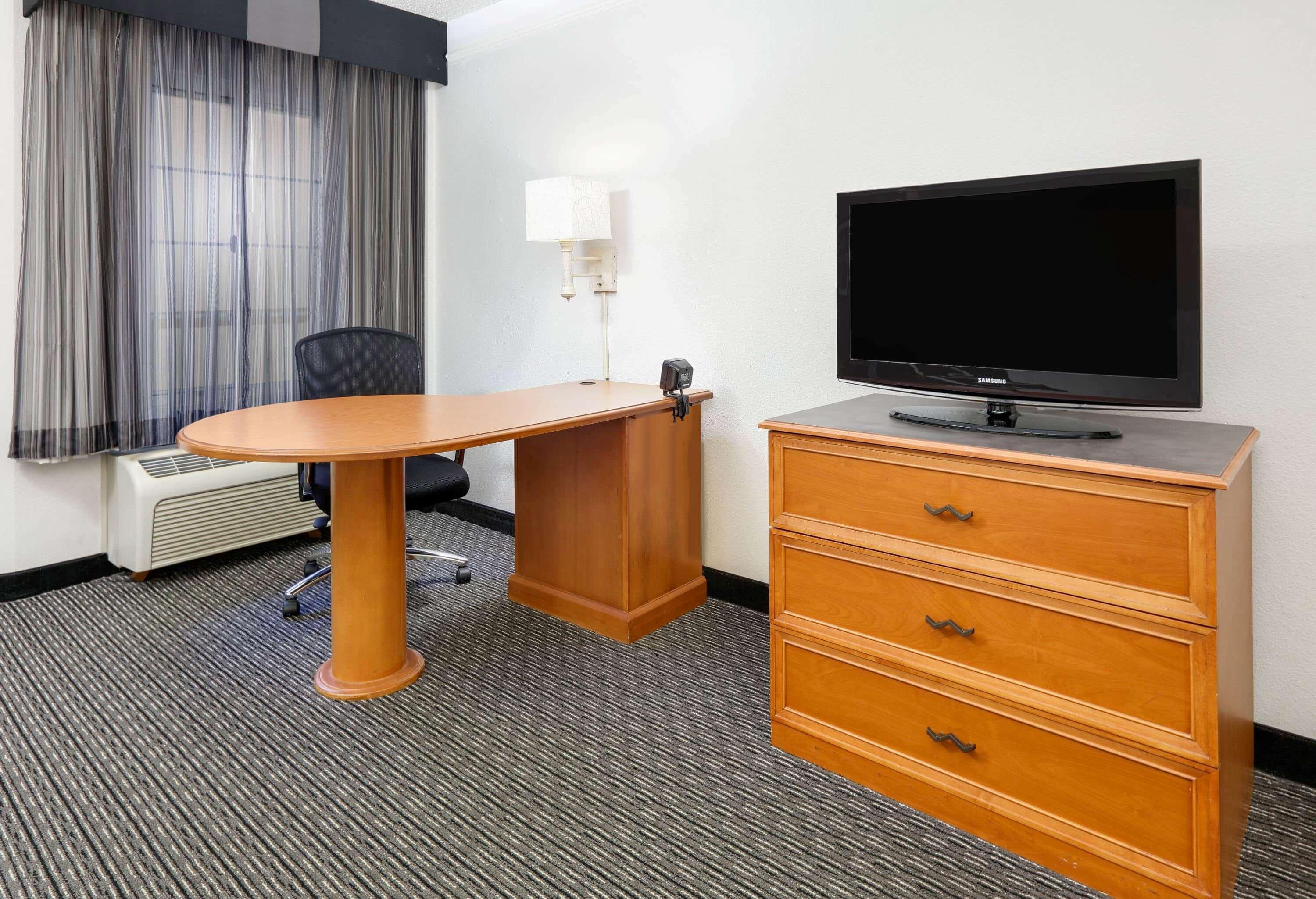 La Quinta By Wyndham Dallas - Addison Galleria Экстерьер фото