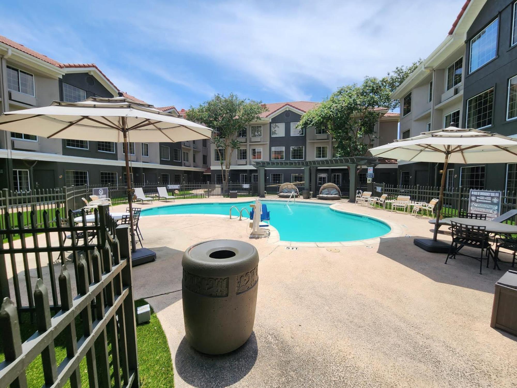 La Quinta By Wyndham Dallas - Addison Galleria Экстерьер фото