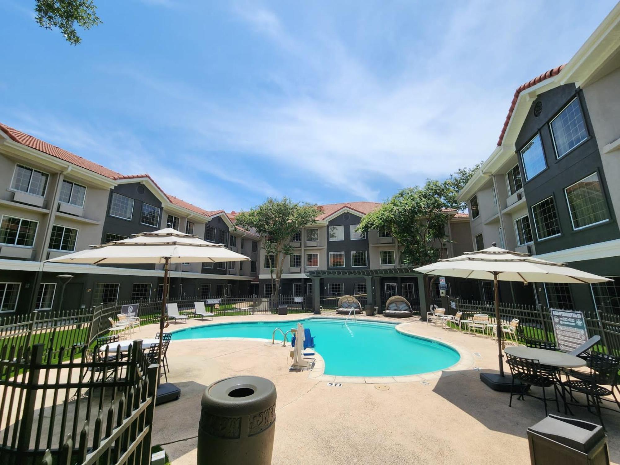La Quinta By Wyndham Dallas - Addison Galleria Экстерьер фото