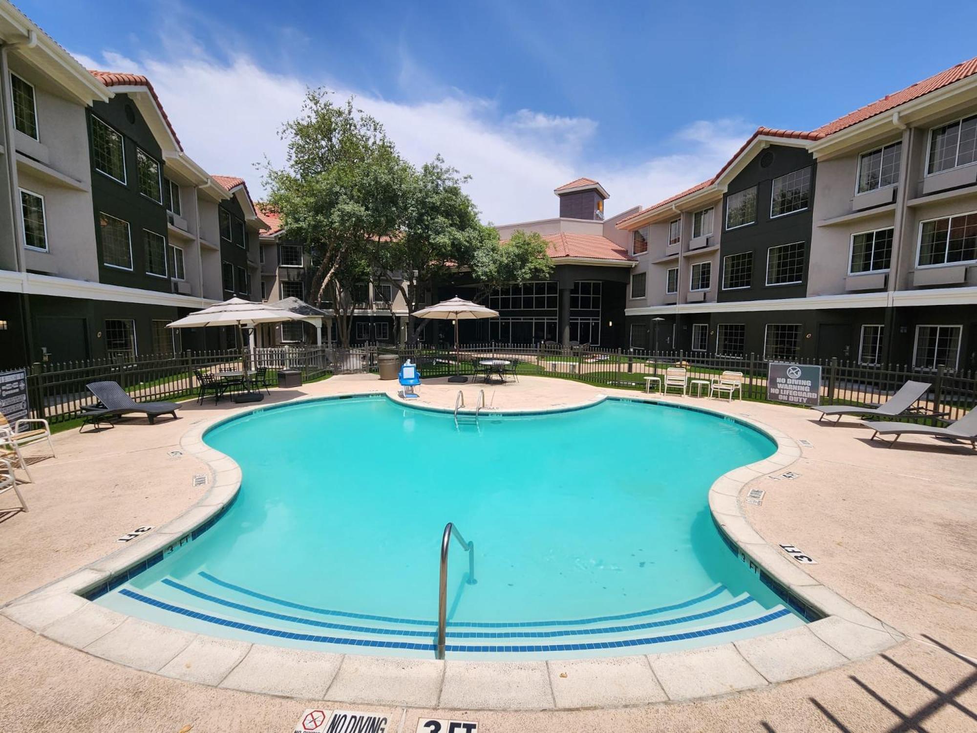 La Quinta By Wyndham Dallas - Addison Galleria Экстерьер фото