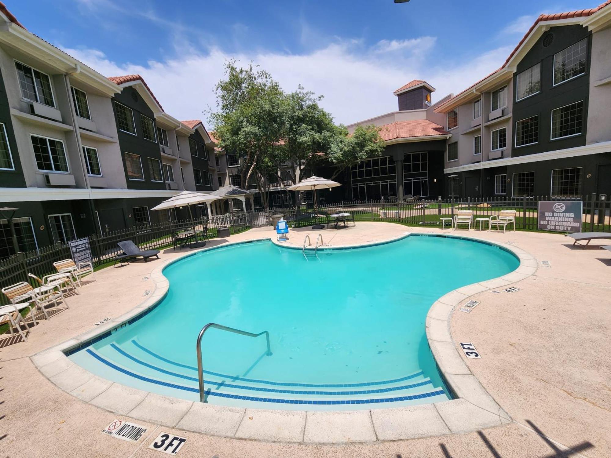 La Quinta By Wyndham Dallas - Addison Galleria Экстерьер фото