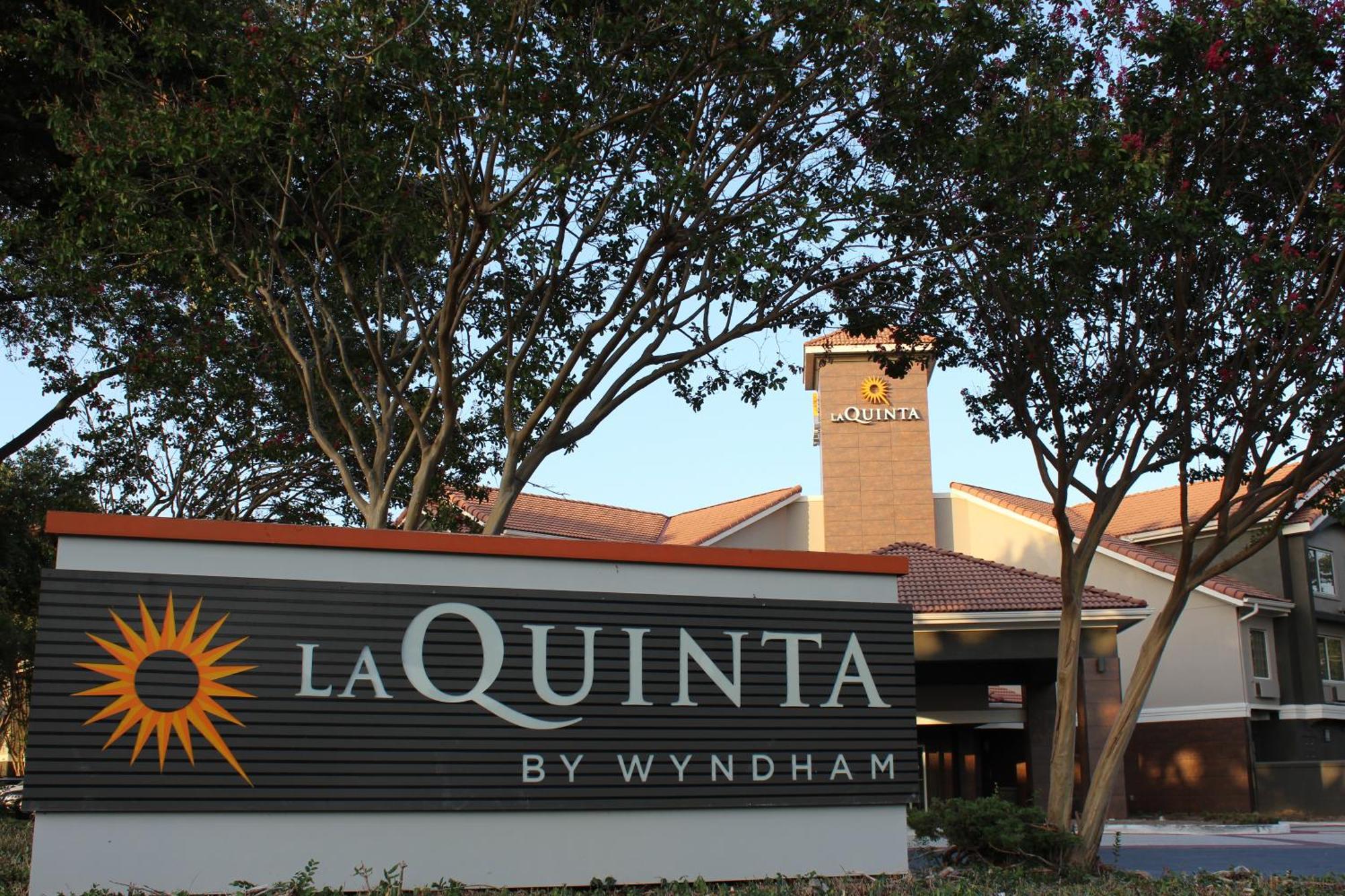 La Quinta By Wyndham Dallas - Addison Galleria Экстерьер фото