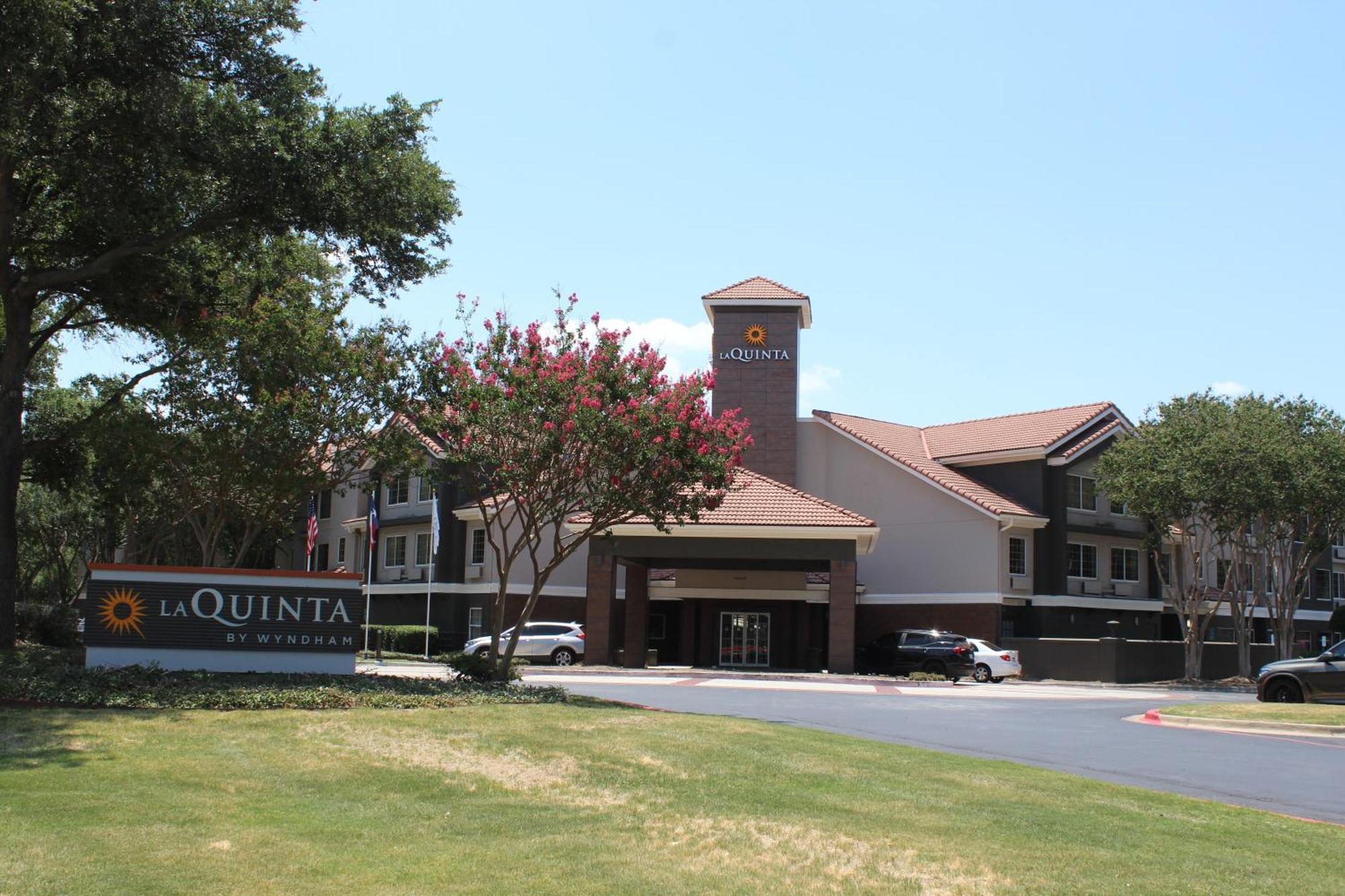 La Quinta By Wyndham Dallas - Addison Galleria Экстерьер фото